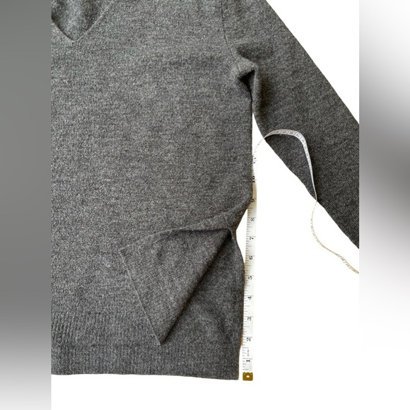 Banana Republic V Neck Sweater Women XS Gray Charcoal Classic Minimalist - Picture 7 of 10